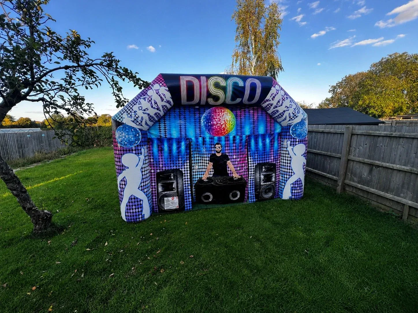 Bronze inflatable nightclub